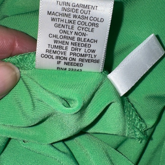 New York & Company Emerald Green Sleeveless Ruched Top Size Small - Picture 9 of 9